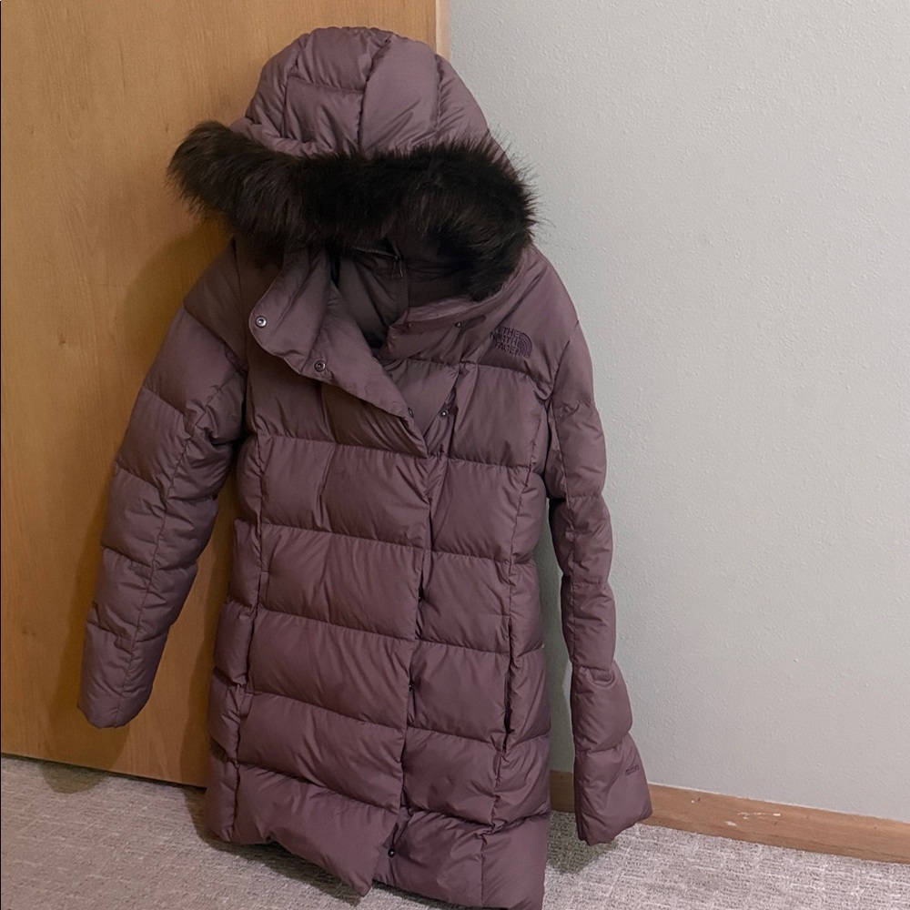 Women’s small mid length north face 550 jacket